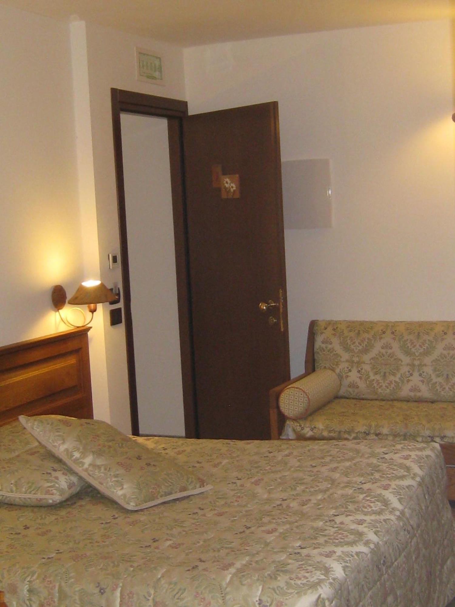 Hotel Villa Plinia Pragelato Eksteriør billede