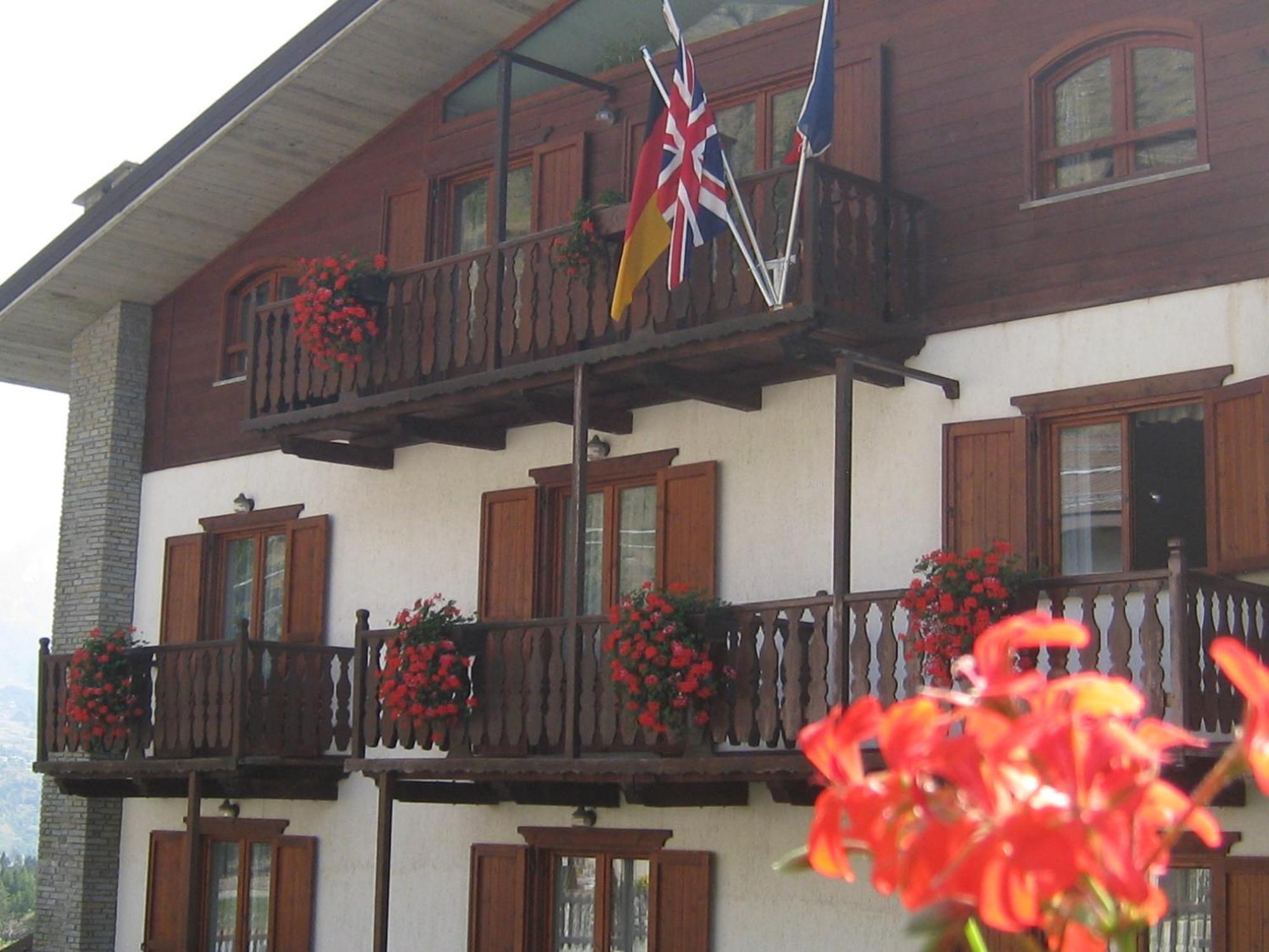 Hotel Villa Plinia Pragelato Eksteriør billede